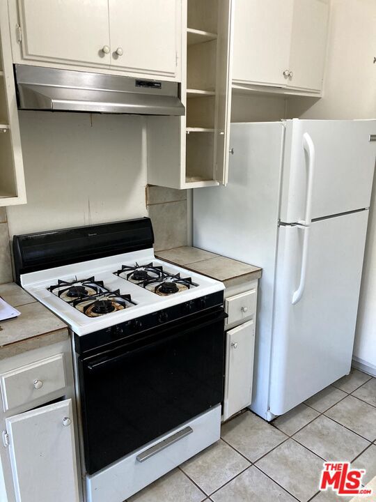 1338 14TH Street, Santa Monica CA: https://media.crmls.org/mediaz/9dfff644-4b3a-4b42-8fbc-c73dd8bfc139.jpg