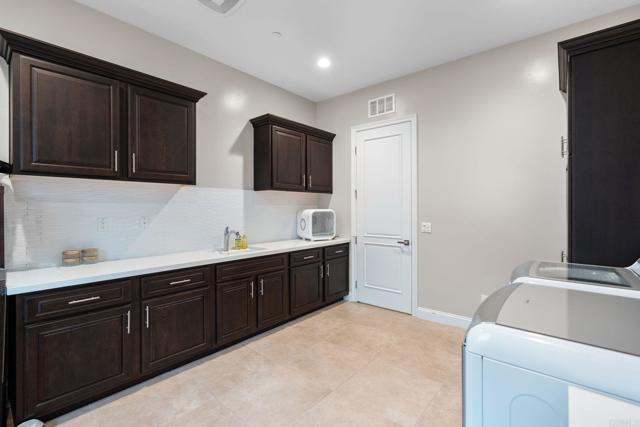 956 Urania Avenue, Encinitas CA: https://media.crmls.org/mediaz/9e005046-9b10-4486-b5d7-967802385847.jpg