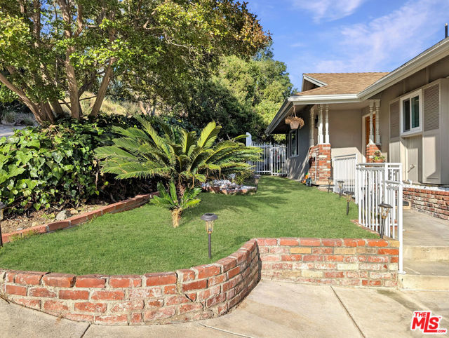 3308 Sparr Boulevard, Glendale CA: https://media.crmls.org/mediaz/9e00509d-247f-45f8-9d6b-841cda819878.jpg
