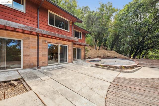 5201 Alhambra Valley Rd, Martinez CA: https://media.crmls.org/mediaz/9e0109a8-254f-4691-8eed-d2886a231293.jpg