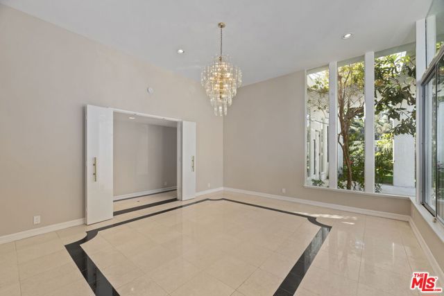 1860 Loma Vista Drive, Beverly Hills CA: https://media.crmls.org/mediaz/9e01b8bf-7b1f-4d16-9889-289cea3b5f3f.jpg