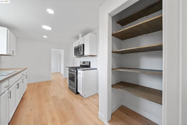4040 Ellis Rd, Martinez CA: https://media.crmls.org/mediaz/9e01c432-97e1-4f64-ad22-b1dbe6f22ad4.jpg