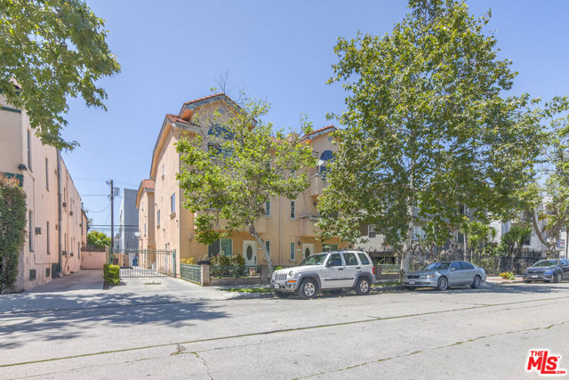 821 S Gramercy Place, Los Angeles CA: https://media.crmls.org/mediaz/9e025285-c442-4c25-b975-72904c36f183.jpg