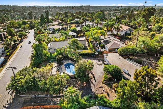 320 Beaumont Dr., Vista CA: https://media.crmls.org/mediaz/9e02b634-c4f5-4333-b949-8a8ec2a080f5.jpg