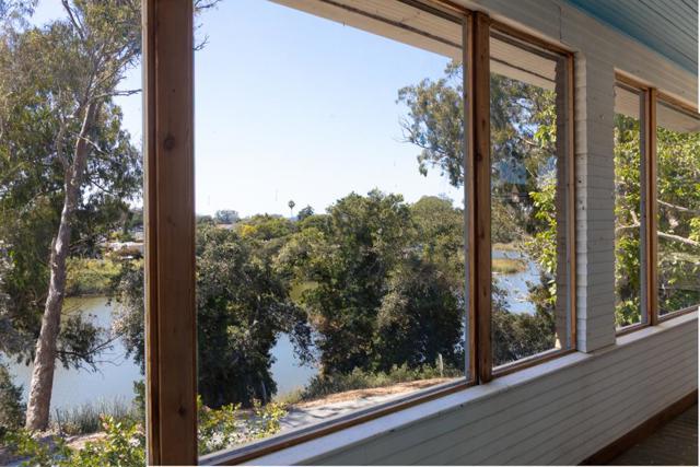 21130 E Cliff Drive, Santa Cruz CA: https://media.crmls.org/mediaz/9e02f3f5-e359-4952-bf6a-54f0319419f5.jpg