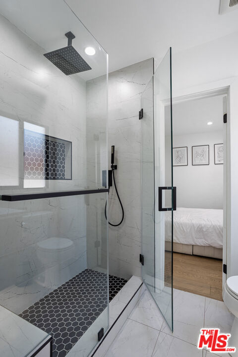 6610 Farralone Avenue, Woodland Hills CA: https://media.crmls.org/mediaz/9e040f23-5f0b-4919-babb-cac44cfdc2eb.jpg