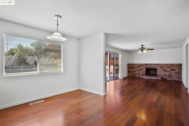 2125 Robles Dr, Antioch CA: https://media.crmls.org/mediaz/9e043f38-e106-4c9d-abda-2debc7859636.jpg