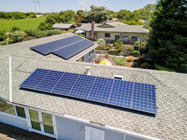 9355 Holly Oak Way, Salinas CA: https://media.crmls.org/mediaz/9e04c4bc-1713-49fb-aa8f-b24dace0bb14.jpg