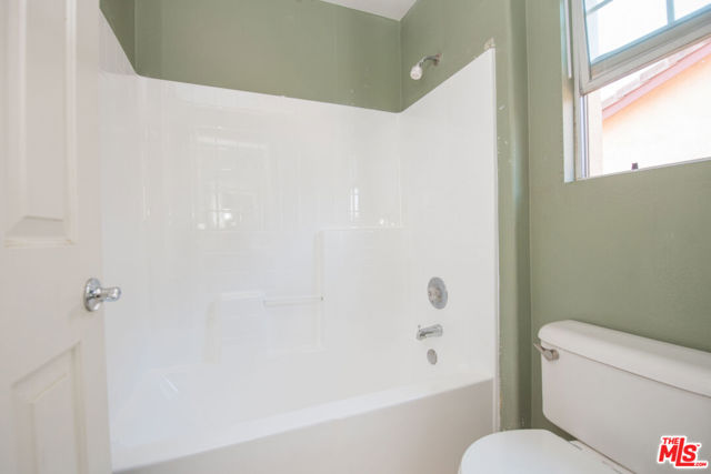 11372 Bridgeway Court, Riverside CA: https://media.crmls.org/mediaz/9e04dfe1-d035-4e78-ba76-21bdde5f6eb3.jpg