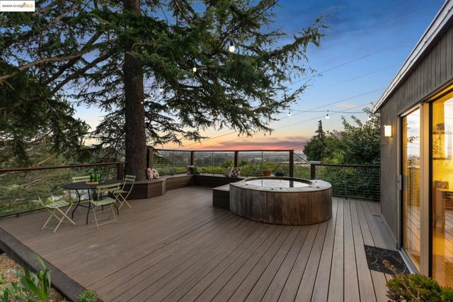 5345 Crown Ct, Castro Valley CA: https://media.crmls.org/mediaz/9e053128-a3f7-4fbd-822b-9a6f0266d910.jpg