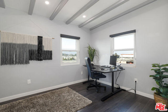 3741 Woolwine Drive, Los Angeles CA: https://media.crmls.org/mediaz/9e053606-4806-4700-9d02-c714ed8cf191.jpg