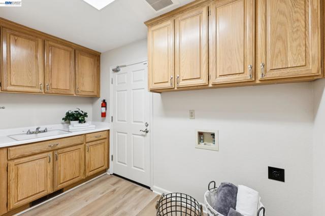 Image 27 of 60 For 674 Crystal Ct