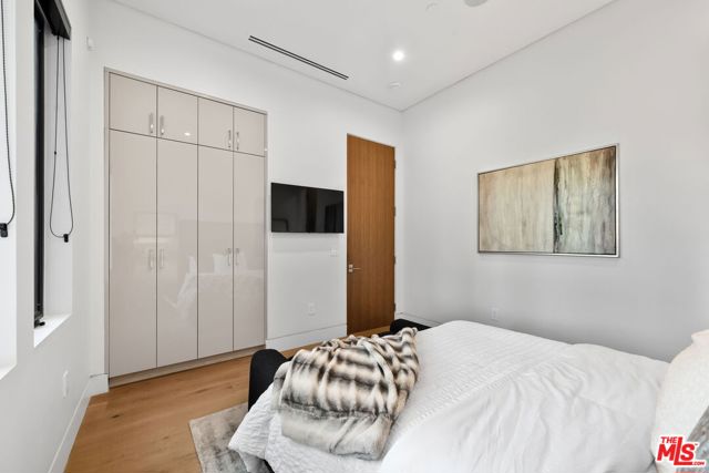 14812 Morrison Street, Sherman Oaks CA: https://media.crmls.org/mediaz/9e05b8b7-5eae-4f5d-9d46-924fbf614d43.jpg