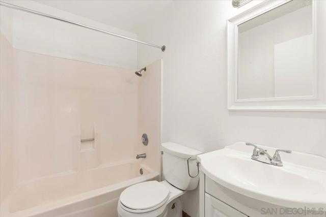 5470 Baltimore Dr, La Mesa CA: https://media.crmls.org/mediaz/9e05bfff-ca99-4e16-88de-4450cc052cee.jpg