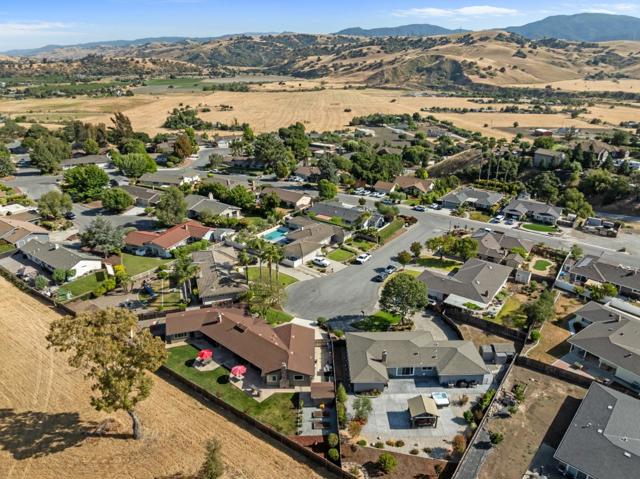 60 Dots Circle, Hollister CA: https://media.crmls.org/mediaz/9e05f6ae-51c0-4c01-99ce-bfbd5cf13ae3.jpg