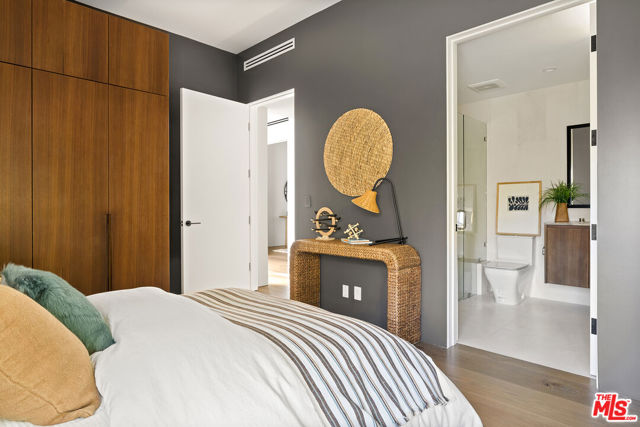 8732 Rangely Avenue, West Hollywood CA: https://media.crmls.org/mediaz/9e06082b-ee42-4d61-bd7a-3156edfe3817.jpg