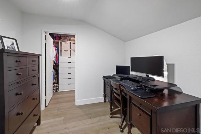 3116 Old Kettle Rd, San Diego CA: https://media.crmls.org/mediaz/9e066fe9-900c-4a53-b7d7-46316995b61e.jpg