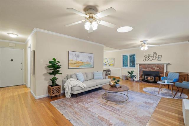 337 Roble Avenue, Redwood City CA: https://media.crmls.org/mediaz/9e069e80-f2ce-44df-8f47-9d58bc247274.jpg