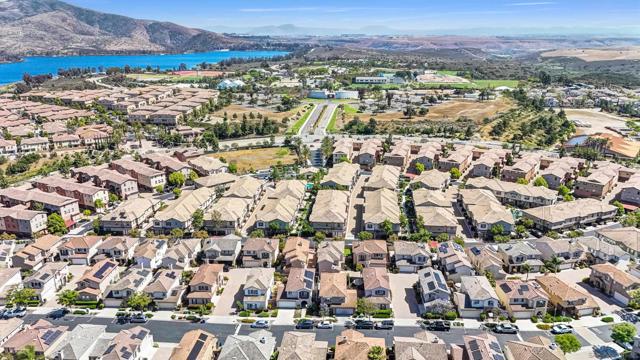 2816 Weeping Willow Rd, Chula Vista CA: https://media.crmls.org/mediaz/9e074fdd-fb32-4a9a-a7b3-b31797e625c7.jpg