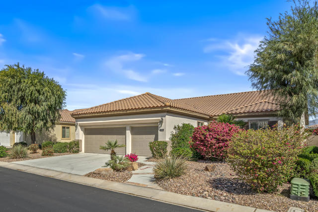 80132 Avenida Santa Olivia, Indio CA: https://media.crmls.org/mediaz/9e078473-a5cf-4a82-8086-4174fe4392d6.jpg