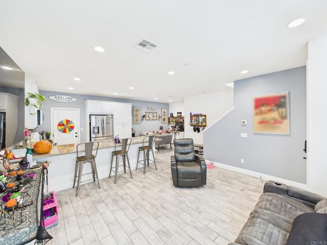 1922 Corte Zafiro, Chula Vista CA: https://media.crmls.org/mediaz/9e0836ca-f7cf-4677-9512-18cad998fc0c.jpg