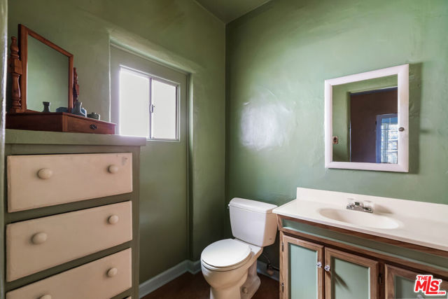 3526 Griffin Avenue, Los Angeles CA: https://media.crmls.org/mediaz/9e089374-1460-4ad6-9638-be1f3dc268a6.jpg