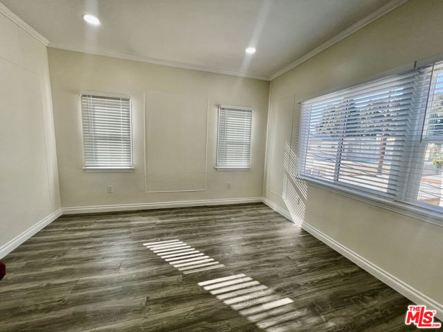 4265 Garthwaite Avenue, Los Angeles CA: https://media.crmls.org/mediaz/9e08d0df-d543-4e34-9e13-d24cbd2b81a9.jpg