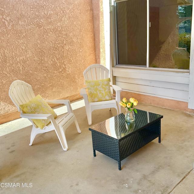 2455 Castlemont Court, Simi Valley CA: https://media.crmls.org/mediaz/9e08e0ac-05f7-45d8-878e-e9fed79302ac.jpg