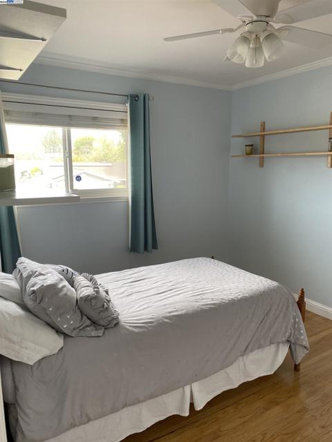 5186 Greenmeadow Dr, Concord CA: https://media.crmls.org/mediaz/9e096021-e6ca-4f10-b3d3-9050b471000a.jpg