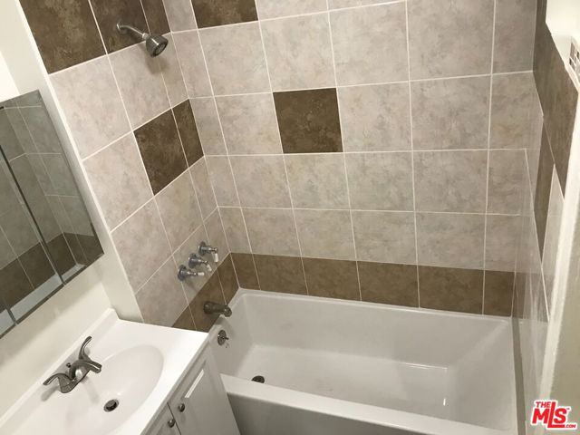 802 N Dillon Street, Los Angeles CA: https://media.crmls.org/mediaz/9e09686b-8771-4a04-a140-31bc7f8944fc.jpg