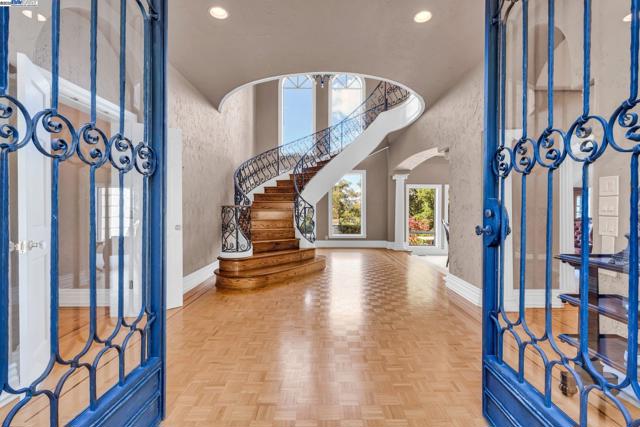 219 Valley Oaks Dr, Alamo CA: https://media.crmls.org/mediaz/9e09cb0e-aceb-40ec-86c2-aa6a3e546c37.jpg