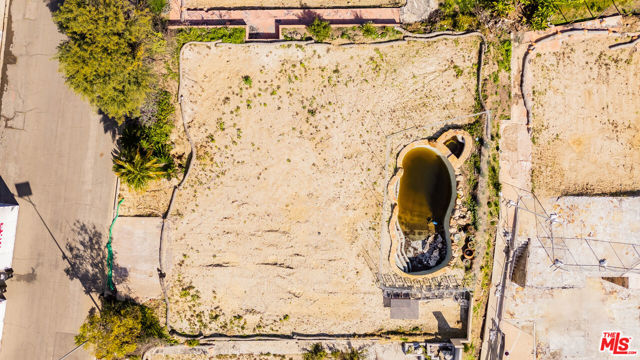16910 Dulce Ynez Lane, Pacific Palisades CA: https://media.crmls.org/mediaz/9e09d634-9d3c-4938-bab1-752ca21eaa23.jpg