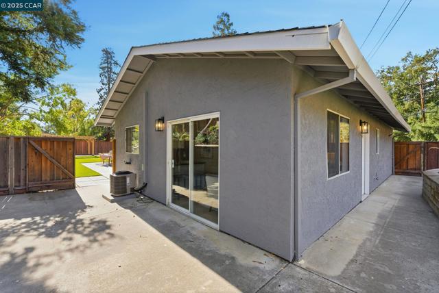 198 Pulido Rd, Danville CA: https://media.crmls.org/mediaz/9e09e6ba-629d-4e3a-aa57-9e7c96f25a6b.jpg