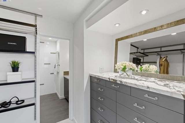 156 Lombard St, San Francisco CA: https://media.crmls.org/mediaz/9e0ab75f-d09f-42c4-8859-b0787073a233.jpg