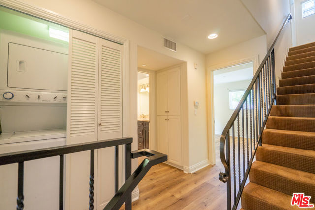 1529 S BEVERLY Drive, Los Angeles CA: https://media.crmls.org/mediaz/9e0b72dd-f488-4bf0-8f9b-d73678edf9a0.jpg
