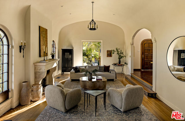 2250 N Berendo Street, Los Angeles CA: https://media.crmls.org/mediaz/9e0b8f4d-1be9-4e9a-b726-c7f03f3bb595.jpg