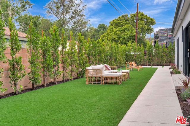 19513 Cantara Street, Reseda CA: https://media.crmls.org/mediaz/9e0bacde-64d5-463e-99c2-131729a1f785.jpg