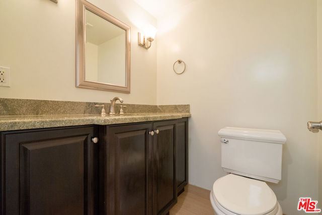 1529 S BEVERLY Drive, Los Angeles CA: https://media.crmls.org/mediaz/9e0bb765-27f4-4553-8a61-df1669955e99.jpg