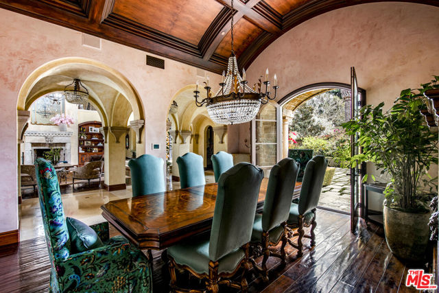 427 La Marina Drive, Camarillo CA: https://media.crmls.org/mediaz/9e0bbe8c-13b2-4f49-a1c0-c86f152a149d.jpg