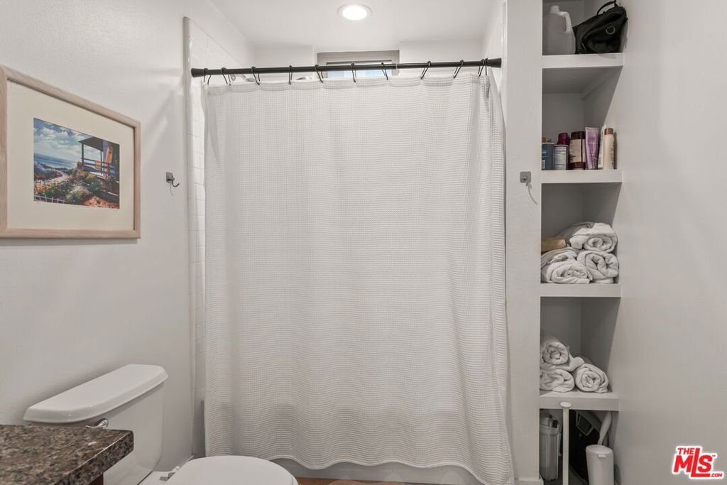 https://media.crmls.org/mediaz/9e0bd944-4dcd-4237-b392-6ddce255c905.jpg?preset=X-Large