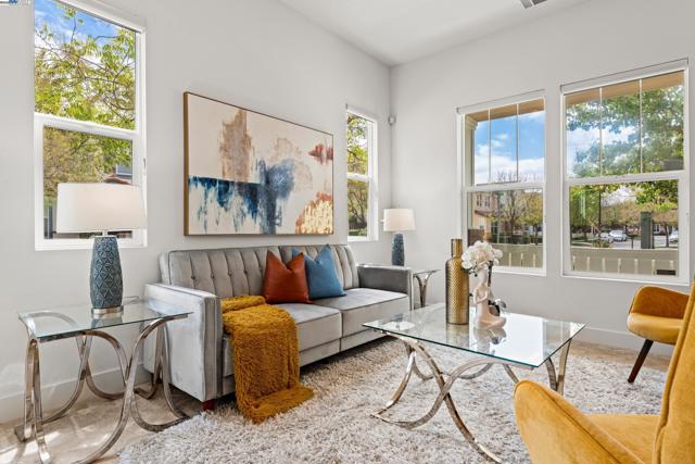 35607 Embassy Common, Fremont CA: https://media.crmls.org/mediaz/9e0c54b8-dd64-462c-8157-eccdff8d6a41.jpg