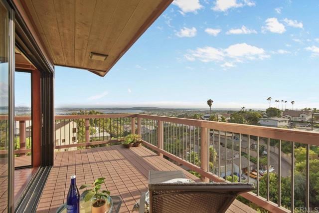 Detail Gallery Image 19 of 61 For 2393 La Marque Street, –,  CA 92109 - 3 Beds | 2/1 Baths