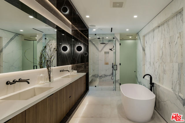 137 S Wetherly Drive, Beverly Hills CA: https://media.crmls.org/mediaz/9e0d4f9b-b376-4774-abd4-5bc8c7b4c4af.jpg