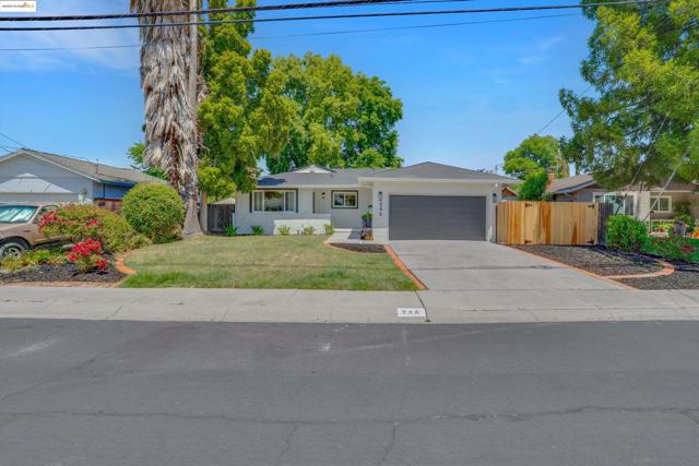 946 Notre Dame Ave, Concord CA: https://media.crmls.org/mediaz/9e0dc325-6af2-4b11-93ac-1bace15a166b.jpg