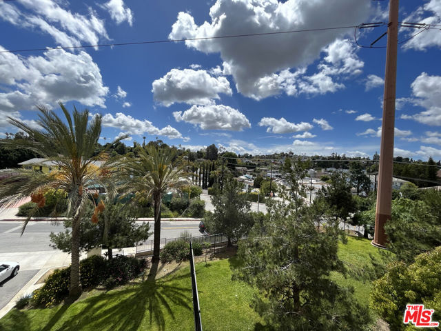 2753 Waverly Drive, Los Angeles CA: https://media.crmls.org/mediaz/9e0e4bf6-af46-475a-9cef-73d66c1e1486.jpg