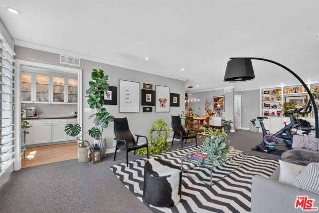 1 Bed Home for Sale in Los Angeles, California