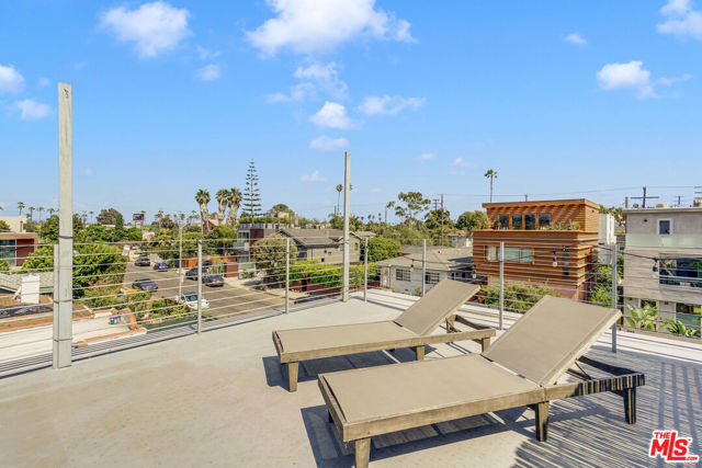 809 Brooks Avenue, Venice CA: https://media.crmls.org/mediaz/9e0f04d5-c7ce-452e-9e61-4f28d07270f2.jpg