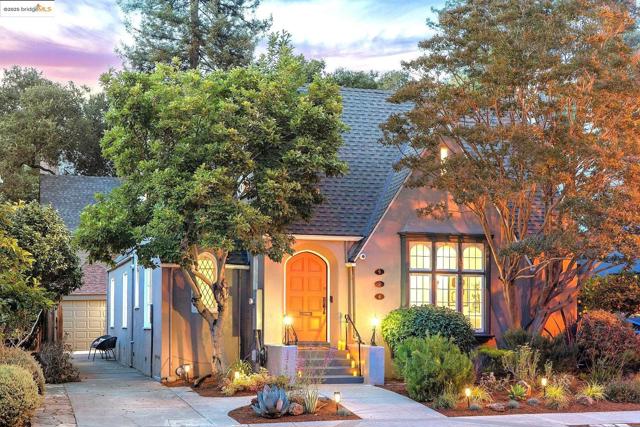 924 Trestle Glen Rd, Oakland CA: https://media.crmls.org/mediaz/9e0f6a58-2bf6-433b-b6f8-d58da47e5208.jpg