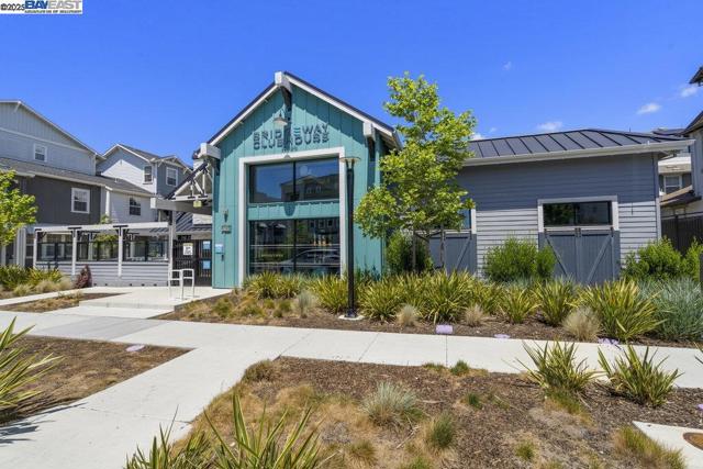 8918 Rudder Way, Newark CA: https://media.crmls.org/mediaz/9e0f9216-ede3-477f-9fa7-e007b81c8b1c.jpg
