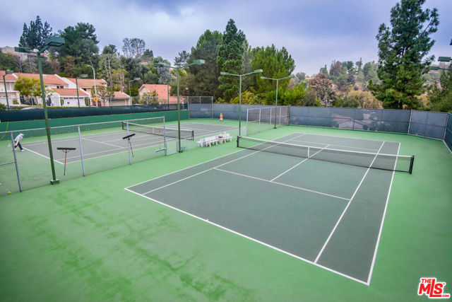 2771 Claray Drive, Los Angeles CA: https://media.crmls.org/mediaz/9e103b92-18c4-4056-8cc8-990c4f80c591.jpg